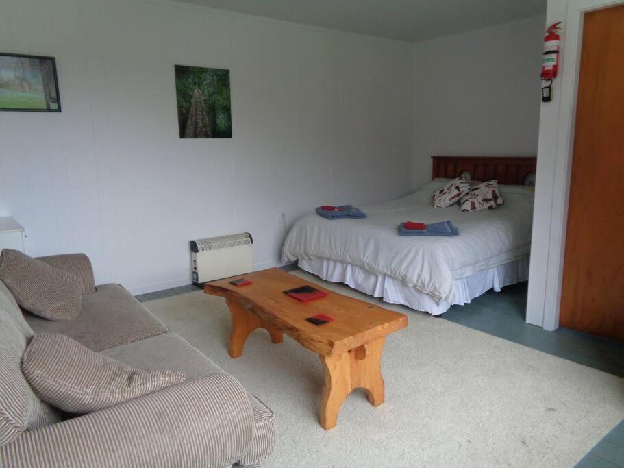 Rustic Woolshed Apartment Owen River Exterior foto